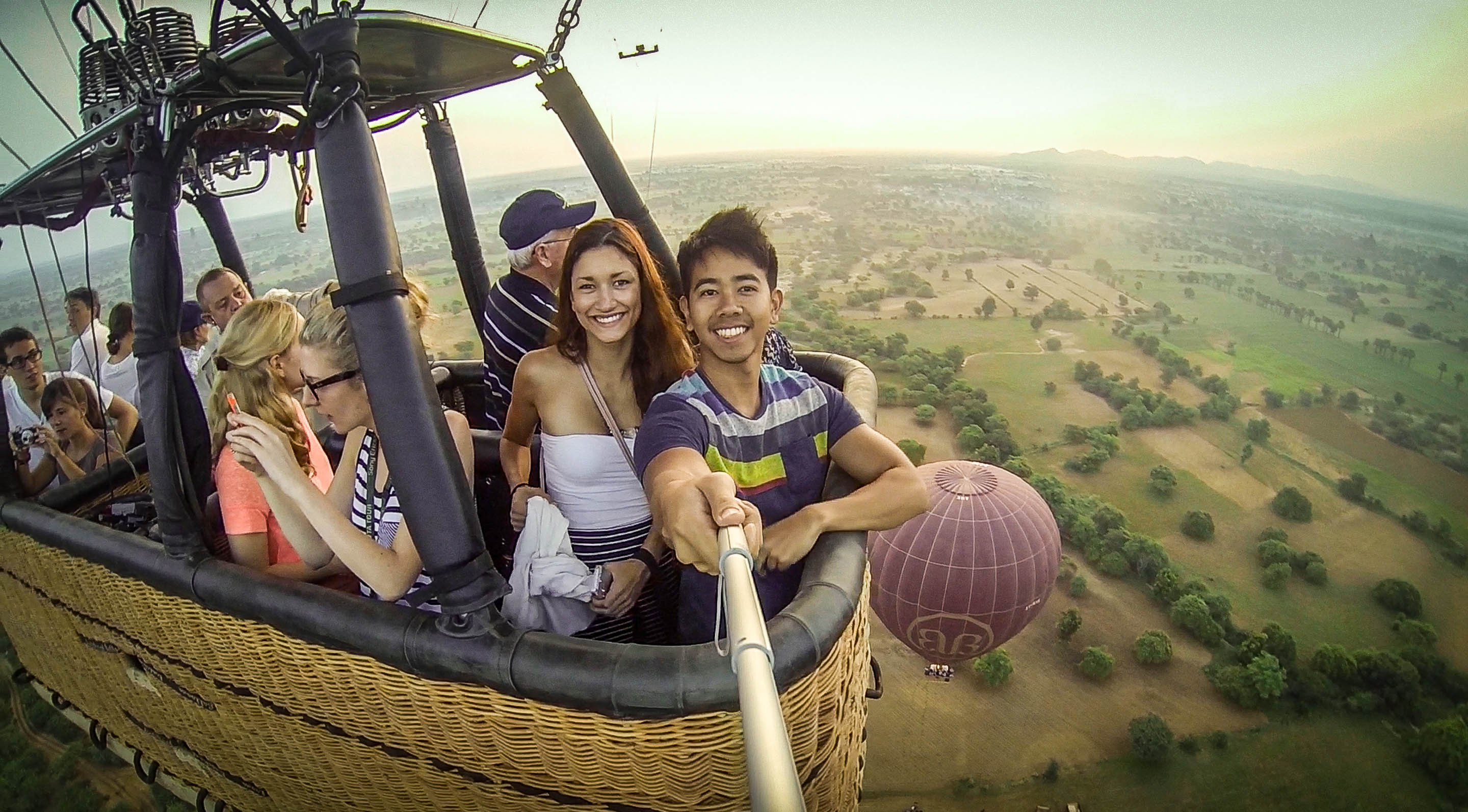 Hot_air_balloon_bagan.